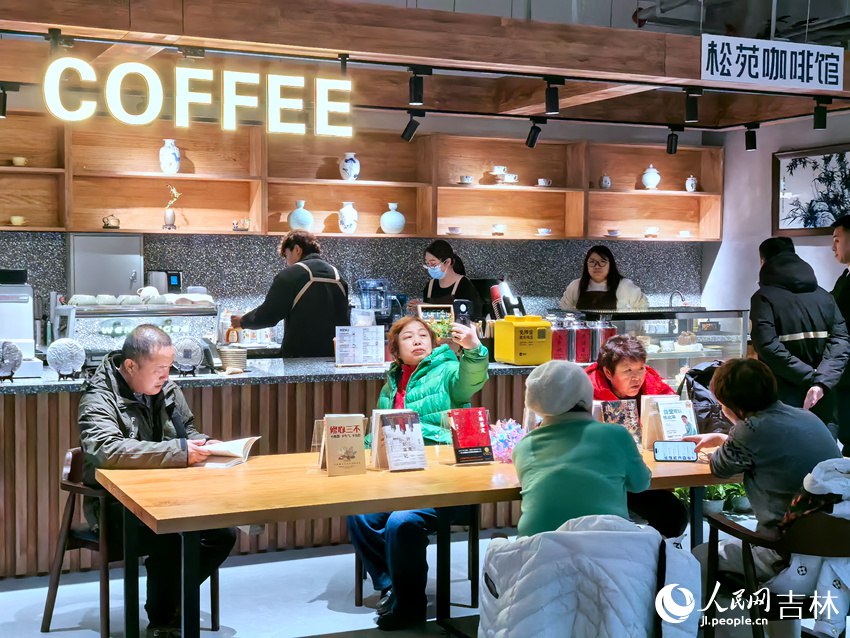 書香滿“春城”。人民網記者 王海躍攝