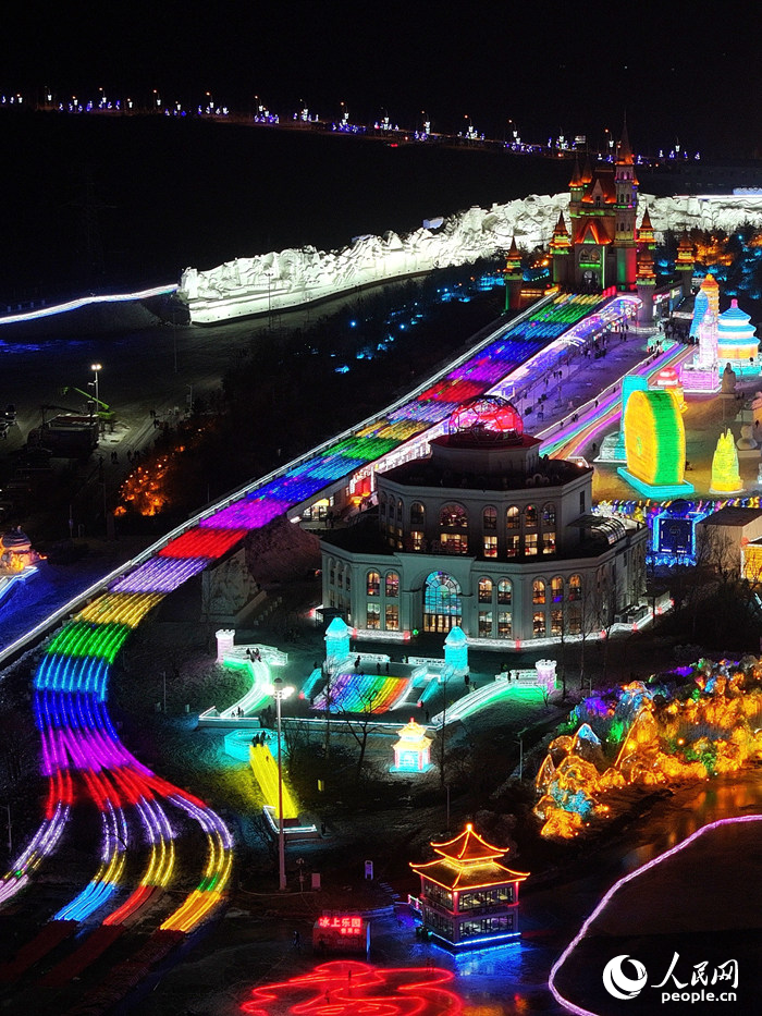 520米超長冰滑梯。人民網記者 李洋攝