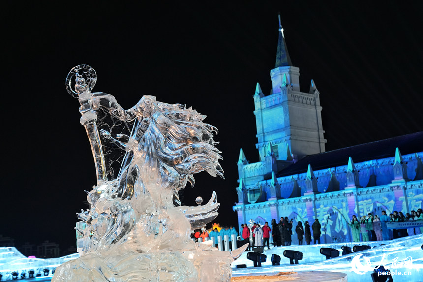 園區(qū)內(nèi)的冰雕景觀。人民網(wǎng)記者 李洋攝
