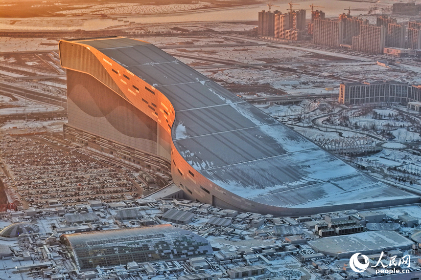 滑雪場全景。人民網記者 李洋攝