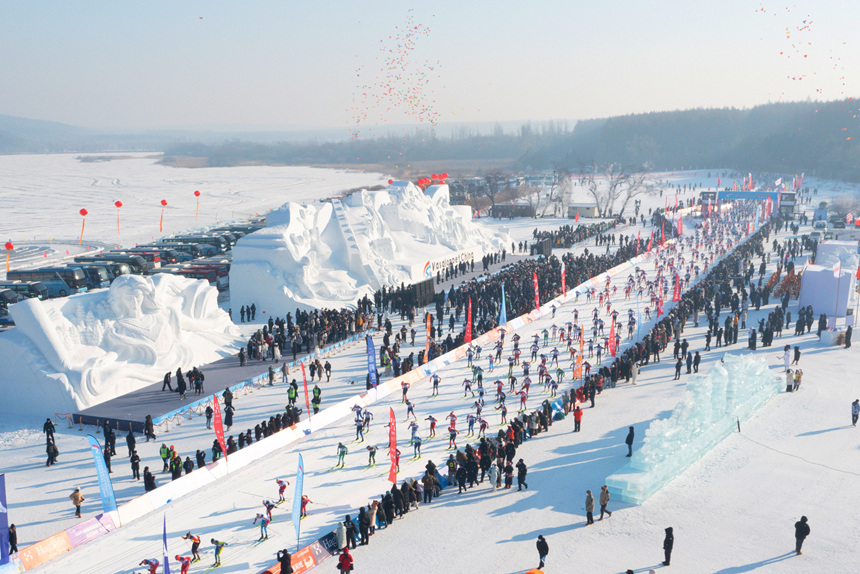1月4日，第24屆中國長春凈月潭瓦薩國際滑雪節鳴槍開賽。長春凈月高新區供圖