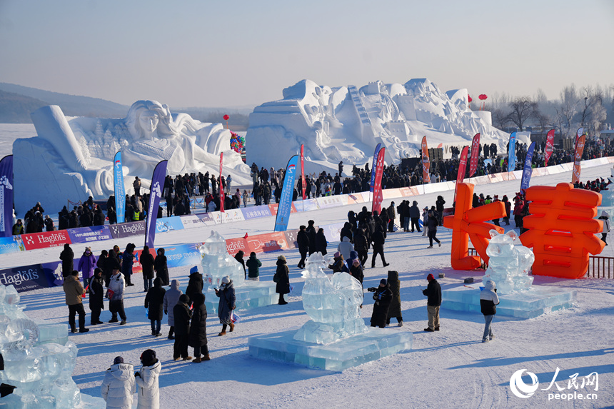 大賽吸引了眾多游客前來觀賽。人民網記者 李洋攝