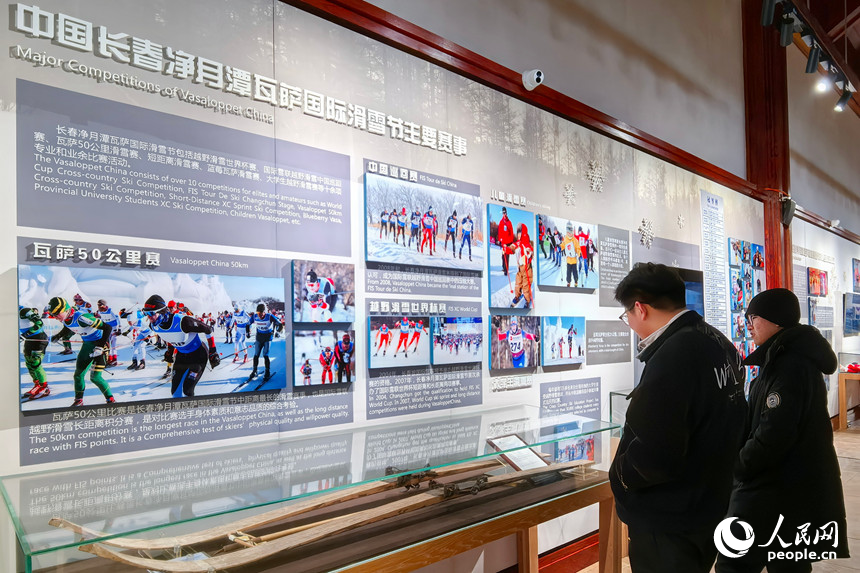 觀眾在瓦薩博物館參觀。人民網(wǎng)記者 李洋攝