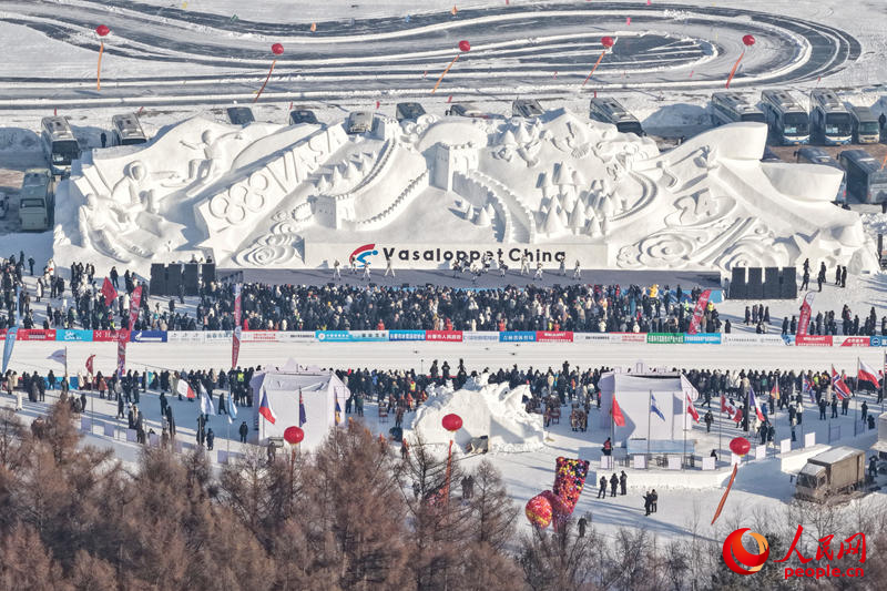 1月4日，第24屆中國(guó)長(zhǎng)春凈月潭瓦薩國(guó)際滑雪節(jié)鳴槍開(kāi)賽。人民網(wǎng)記者 李洋攝
