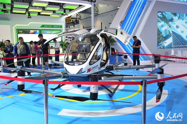 東北亞博覽會上展示的飛行器。人民網記者 李洋攝