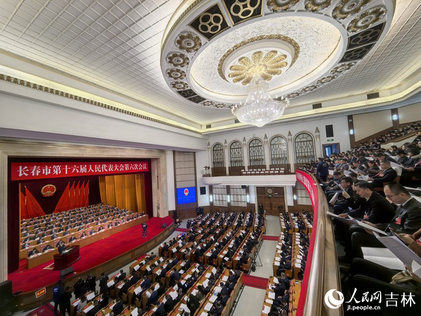 長(zhǎng)春市第十六屆人民代表大會(huì)第六次會(huì)議開(kāi)幕。人民網(wǎng)記者 李洋攝