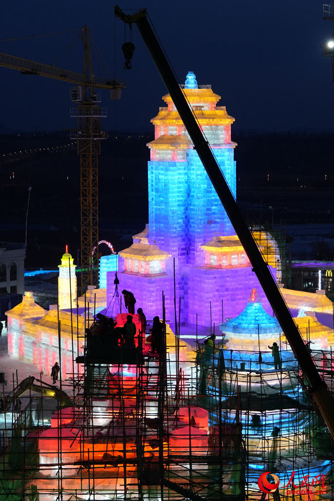 2025年12月12日，長春冰雪新天地加緊建設。人民網記者 李洋攝