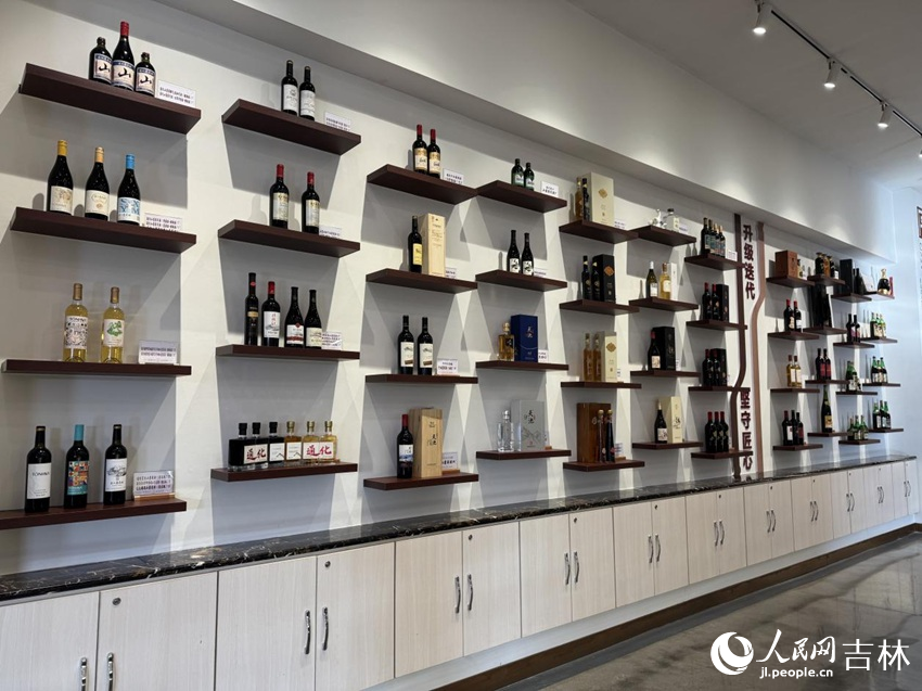通化葡萄酒股份有限公司生產的各類山葡萄產品。人民網記者 李思玥攝