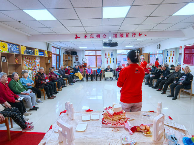 春惠愛養老照護（醫養）中心舉行的老人集體生日活動。人民網記者 李洋攝