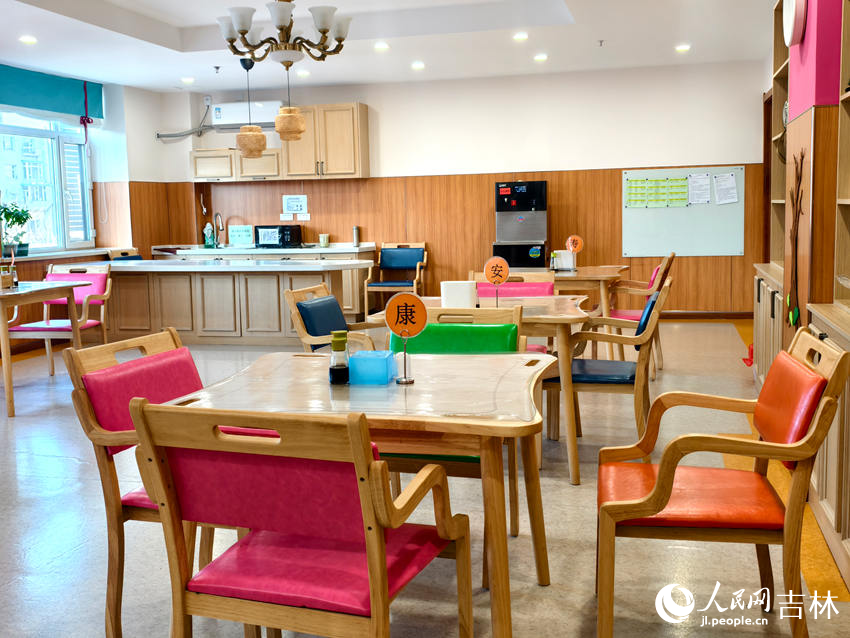 親親園養老護理康復中心老人食堂。人民網記者 關思聰攝