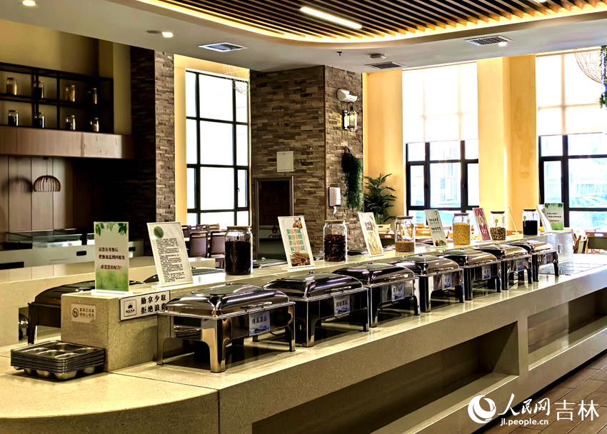 國色天蓮康養社區老人食堂。人民網記者 王海躍攝