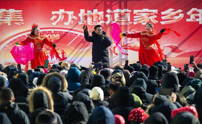 演員郭旺在活動現場為觀眾獻上精彩演出。