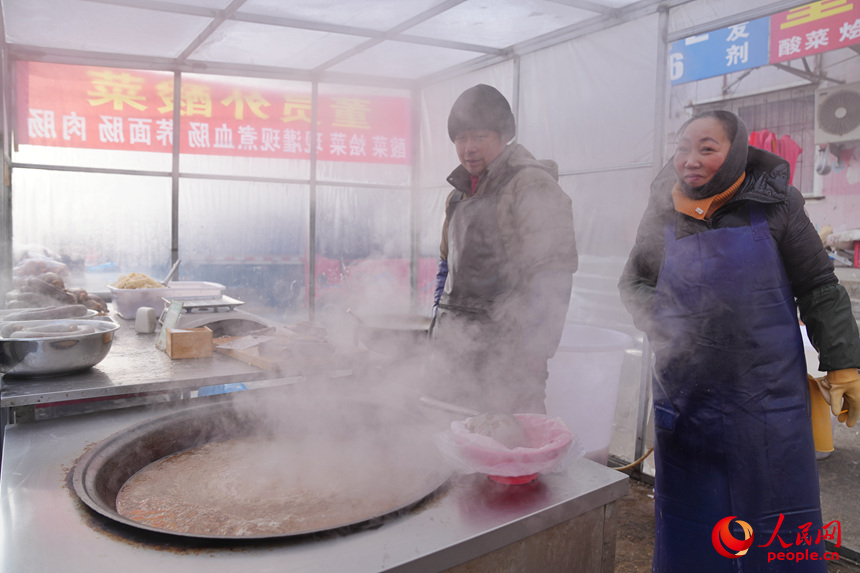 東北美食豬肉燉血腸。人民網(wǎng)記者 李洋攝