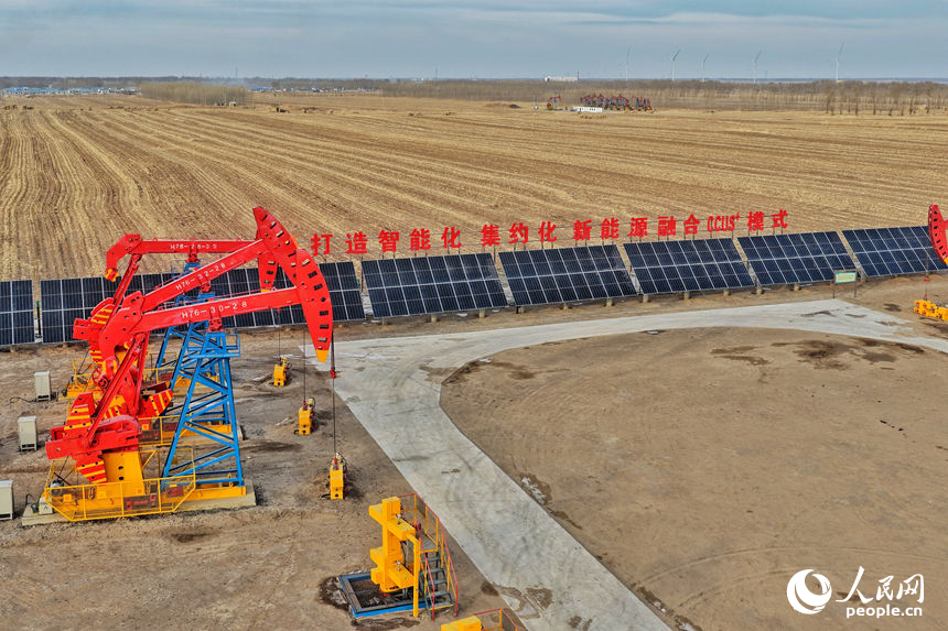 吉林油田黑72區塊平臺4場景。人民網記者 李洋攝