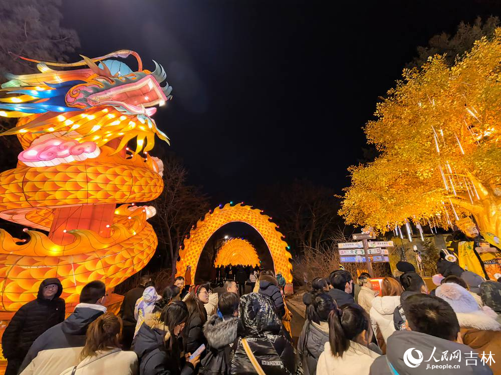 2月19日，大年初三，長春動植物園里 “西游” 鬧春，熱鬧非凡。人民網記者 王帝元攝