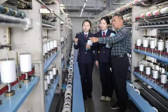 遼源市稅務(wù)局為民營(yíng)企業(yè)發(fā)展提供政策指引，給小微企業(yè)和個(gè)體工商戶減輕負(fù)擔(dān)、增添活力。