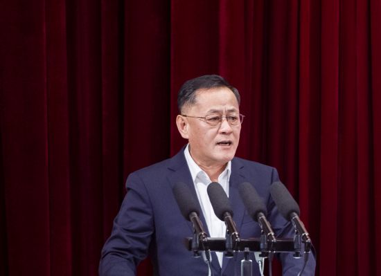 “吉林楷模”王琦同志先進(jìn)事跡報(bào)告團(tuán)成員王紹波作報(bào)告