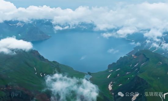 長白山天池，美如仙境。
