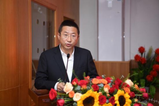 延邊大學黨委副書記于金歡主持報告會。